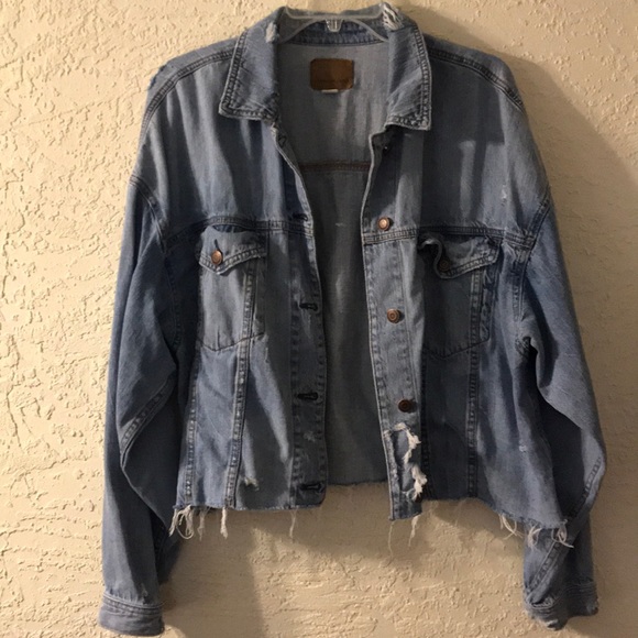American Eagle Outfitters Jackets & Blazers - American Eagle Distressed boyfriend denim jacket